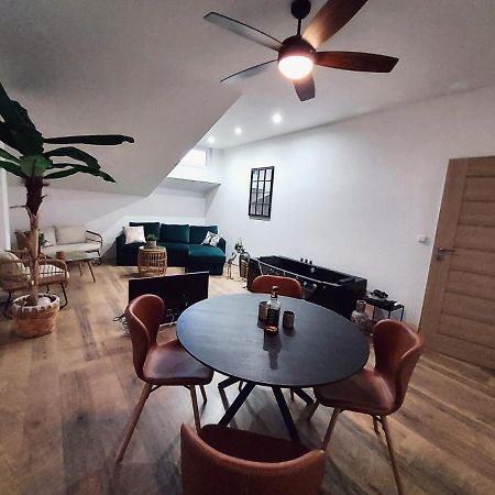 Chill N Grill Apartment เยเซนิค ภายนอก รูปภาพ