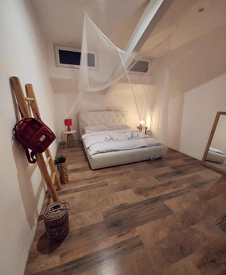 Chill N Grill Apartment เยเซนิค ภายนอก รูปภาพ