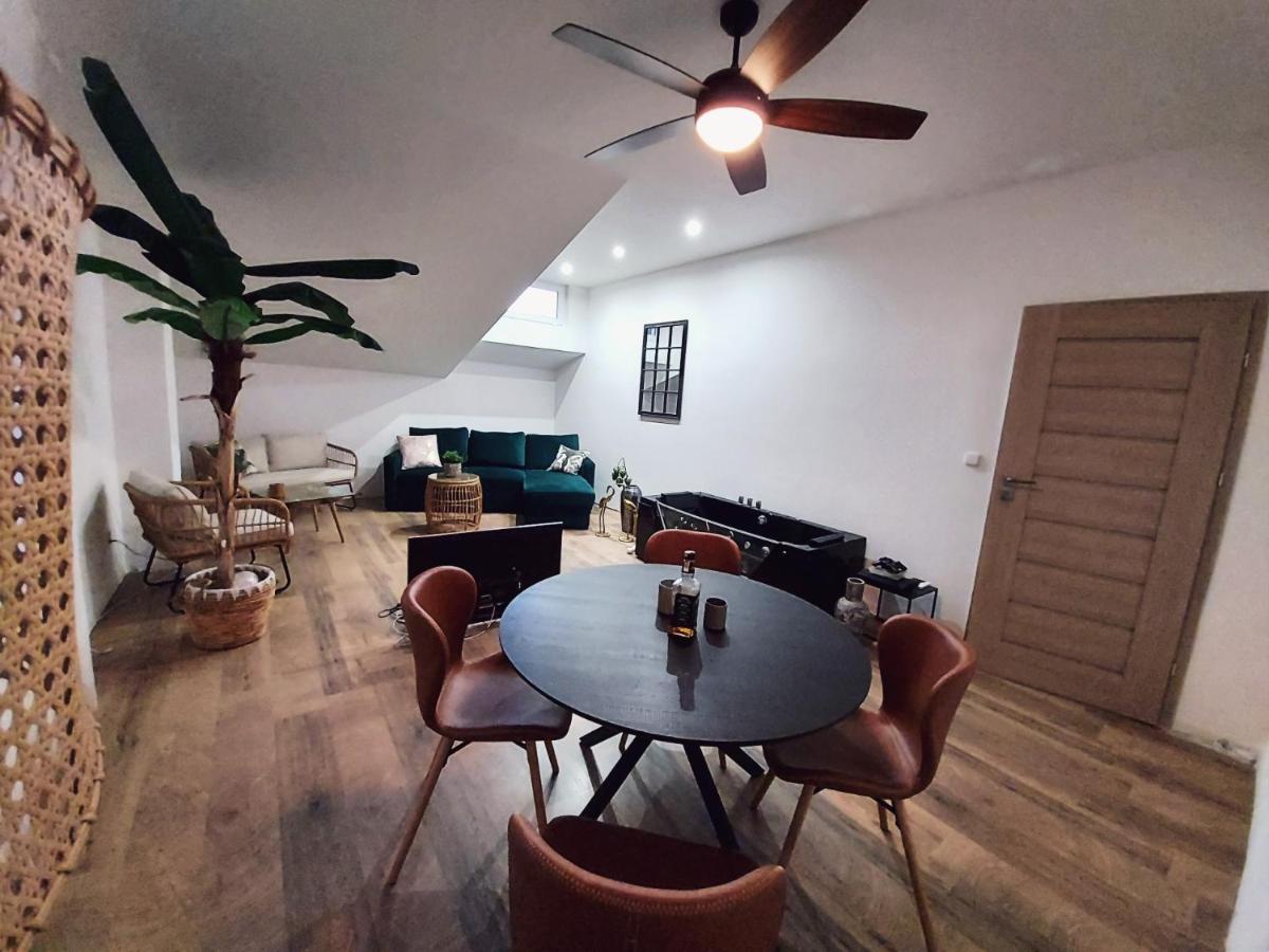 Chill N Grill Apartment เยเซนิค ภายนอก รูปภาพ